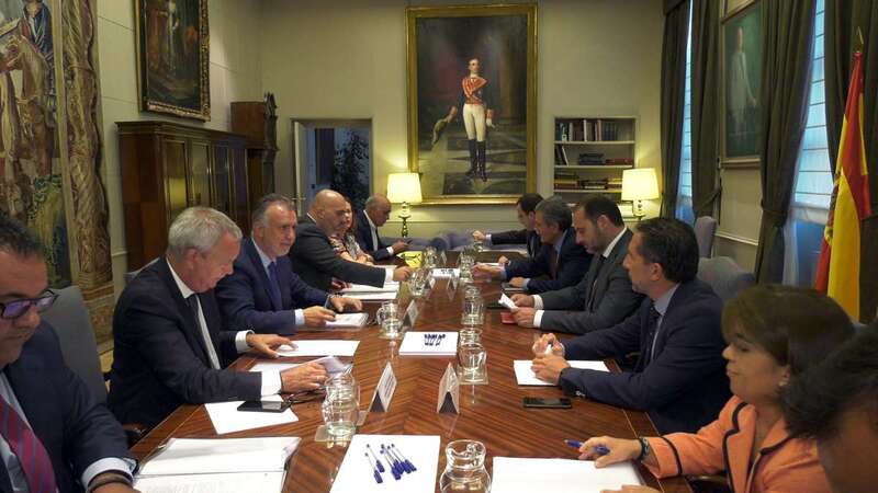 Reunión de miembros del Gobierno canario y de España (Foto TA)